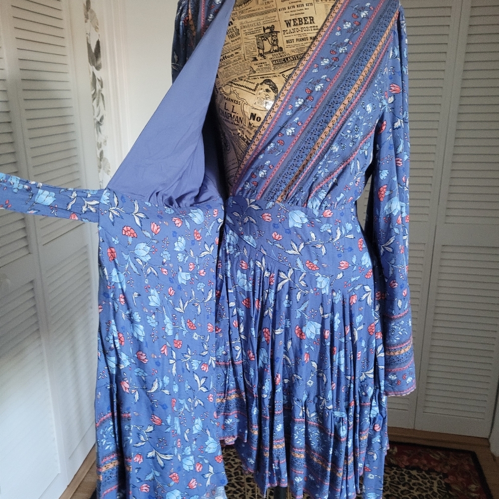 The Clothing Company Blue Floral Long Sleeve Mini Wrap Dress Sz Large - Picture 10 of 13